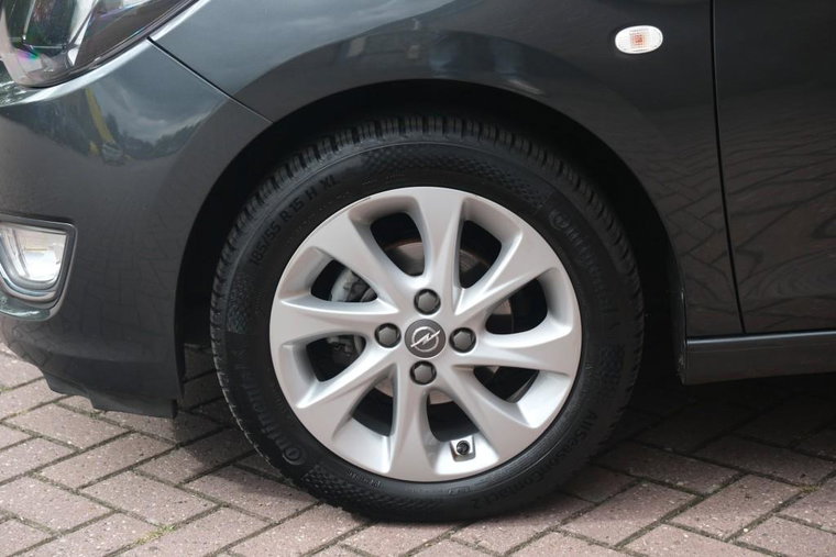 Vehicle Image 25
