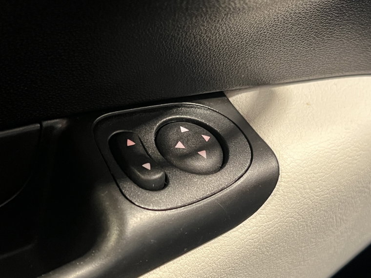 Vehicle Image 28