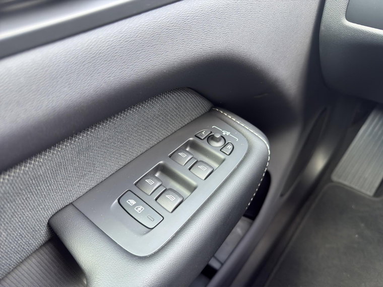 Vehicle Image 26