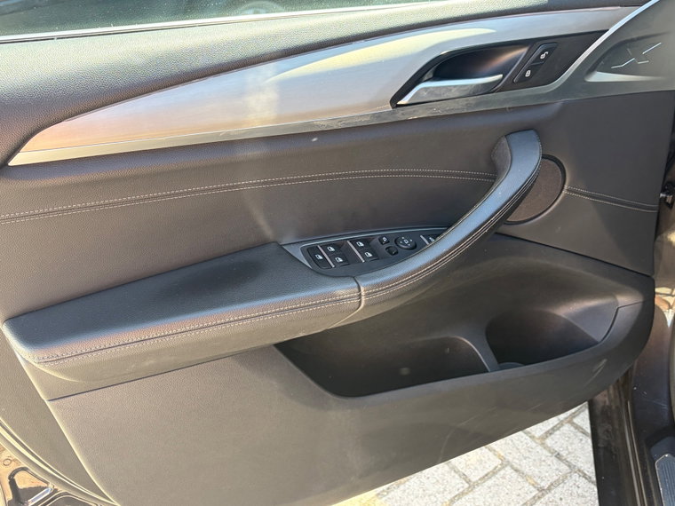 Vehicle Image 27
