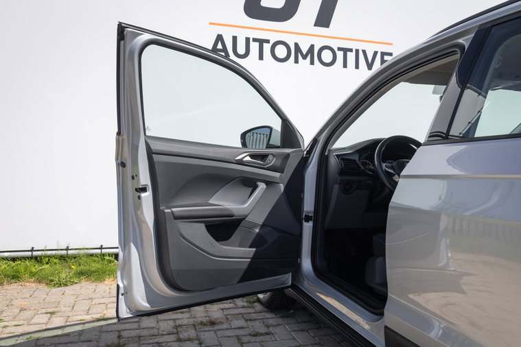 Vehicle Image 32