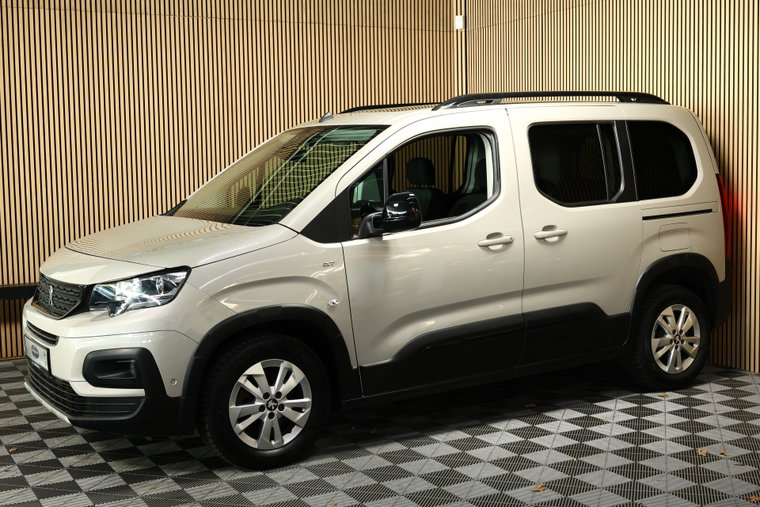 Vehicle Image 7