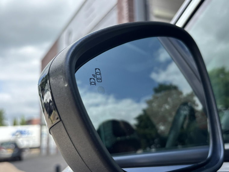 Vehicle Image 38