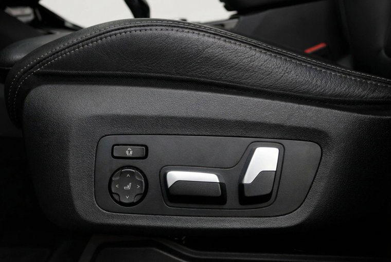 Vehicle Image 26