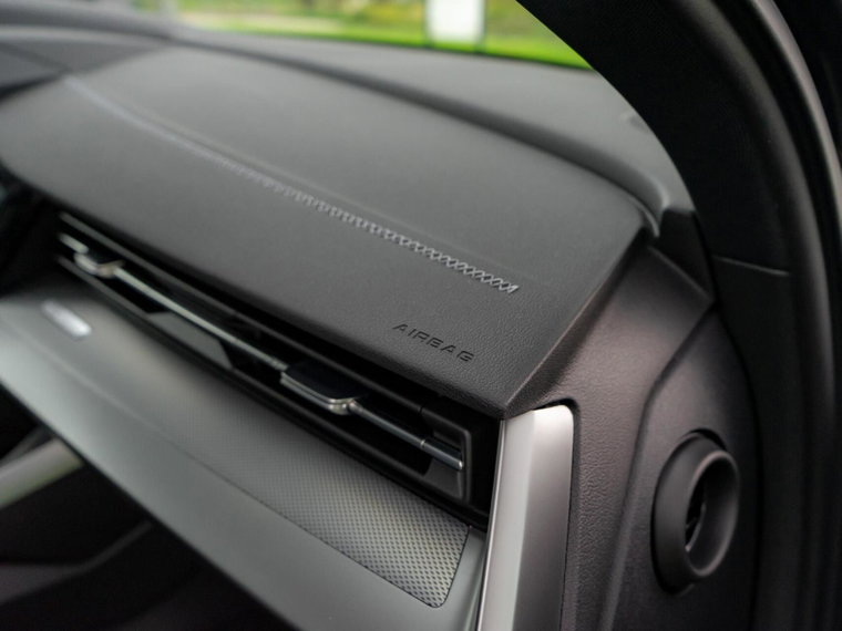 Vehicle Image 37