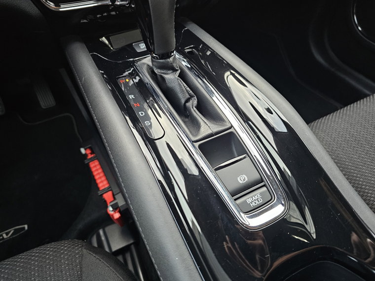 Vehicle Image 25