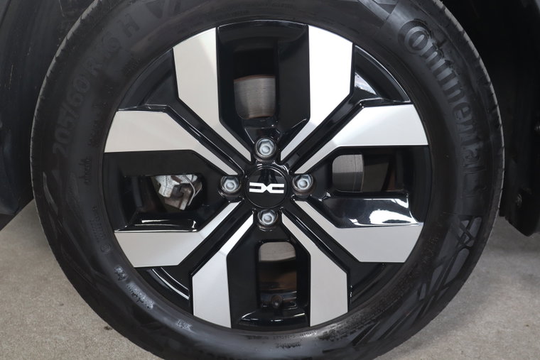 Vehicle Image 16