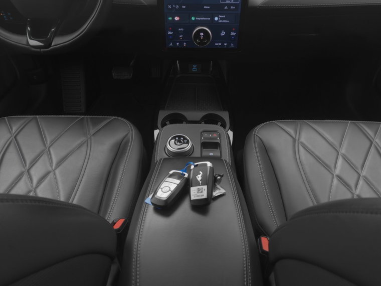 Vehicle Image 13