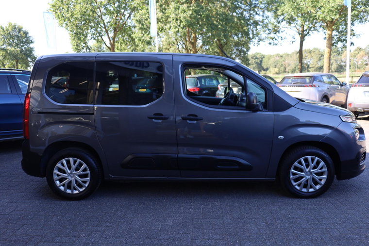 Vehicle Image 24