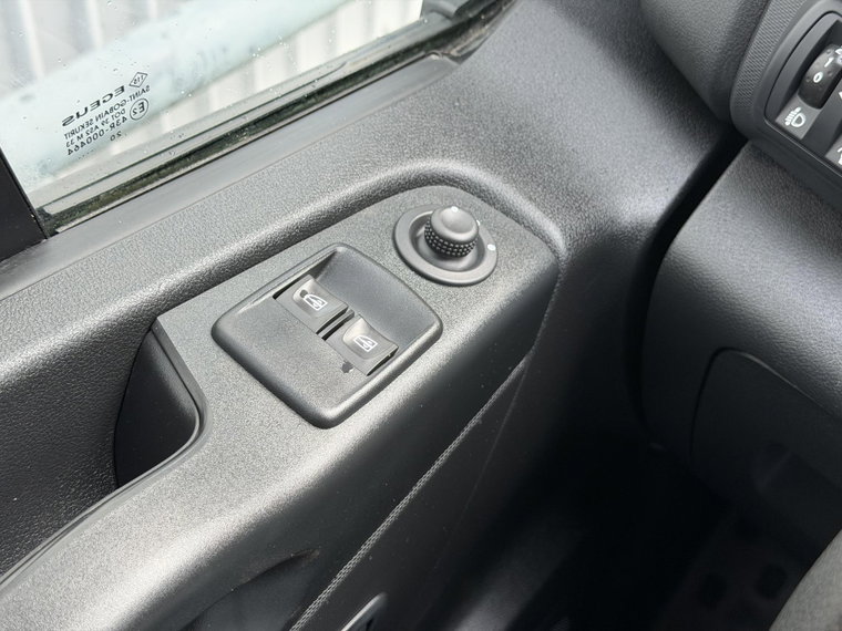 Vehicle Image 28