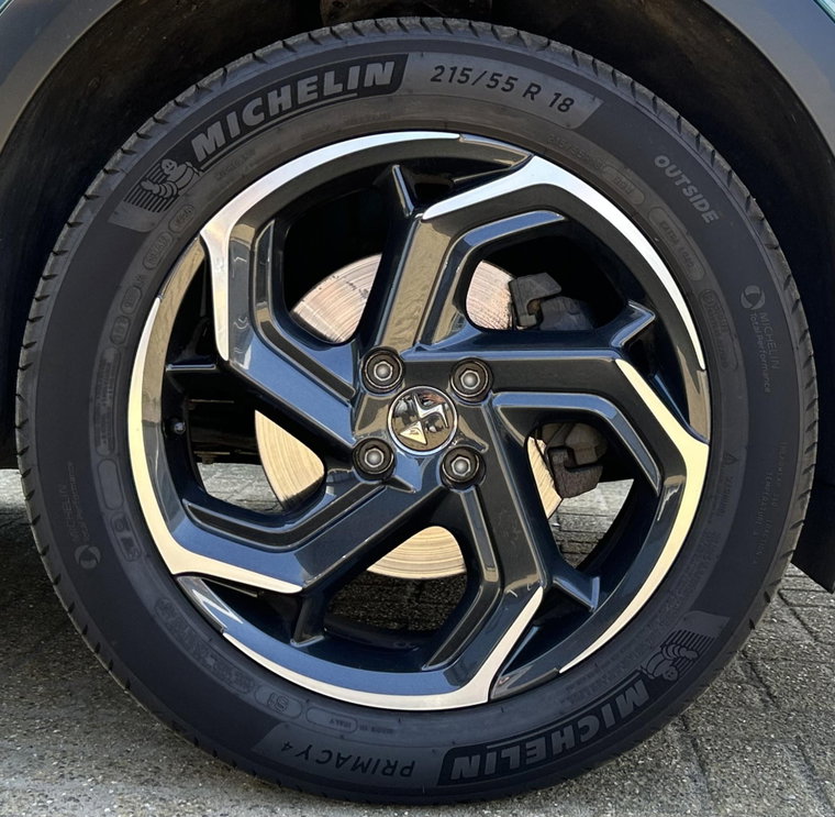 Vehicle Image 6