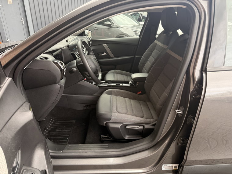 Vehicle Image 40