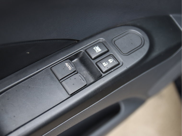 Vehicle Image 32
