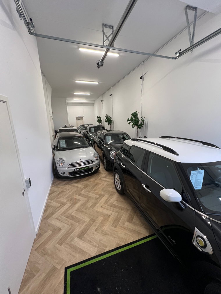 Vehicle Image 13