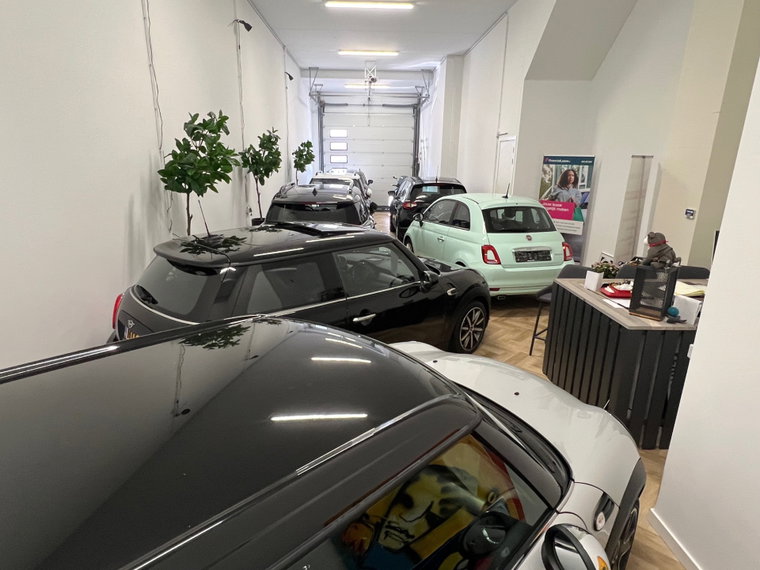 Vehicle Image 10