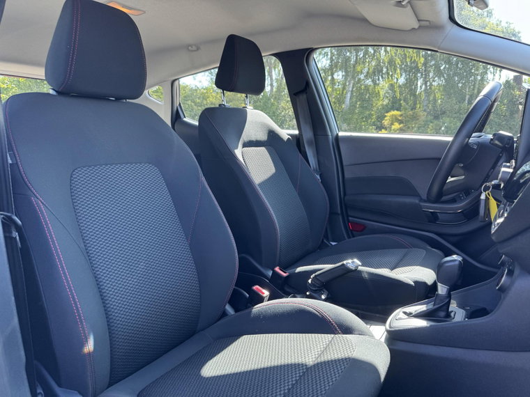 Vehicle Image 13