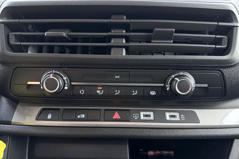 Vehicle Image 26