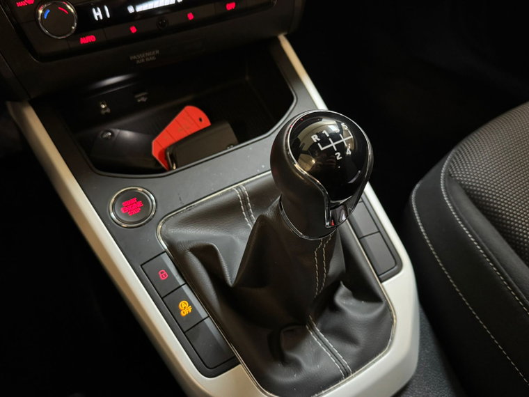 Vehicle Image 25