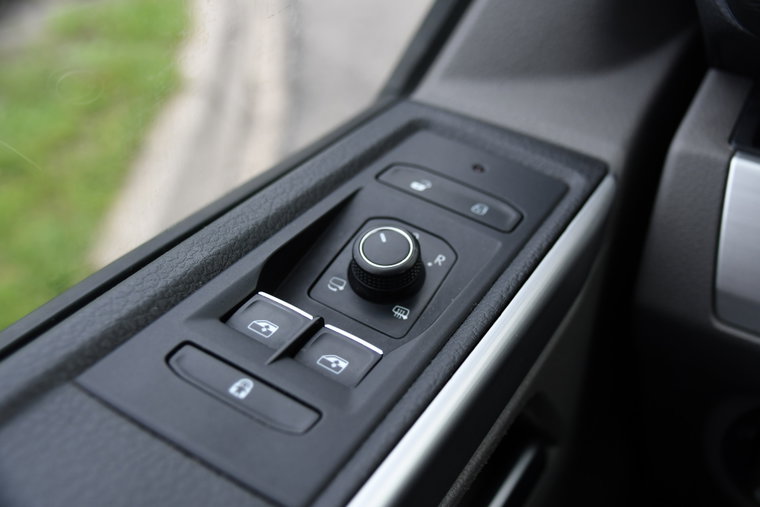 Vehicle Image 32