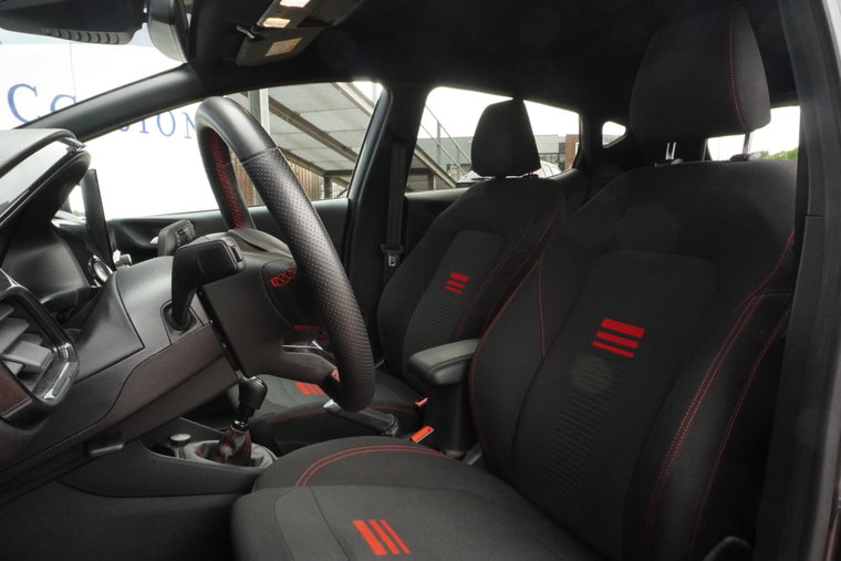 Vehicle Image 25