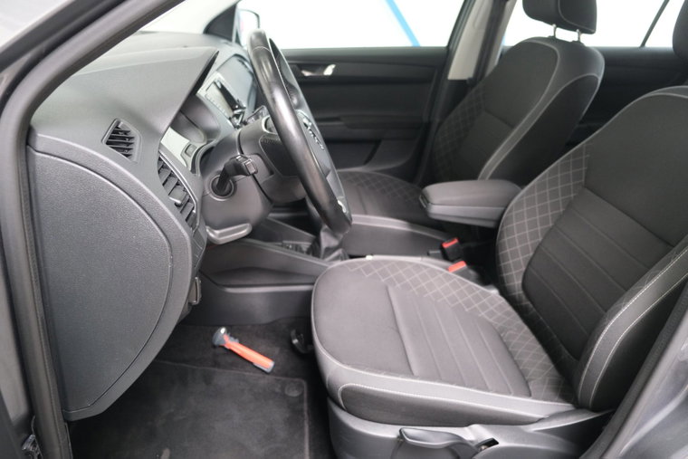 Vehicle Image 12