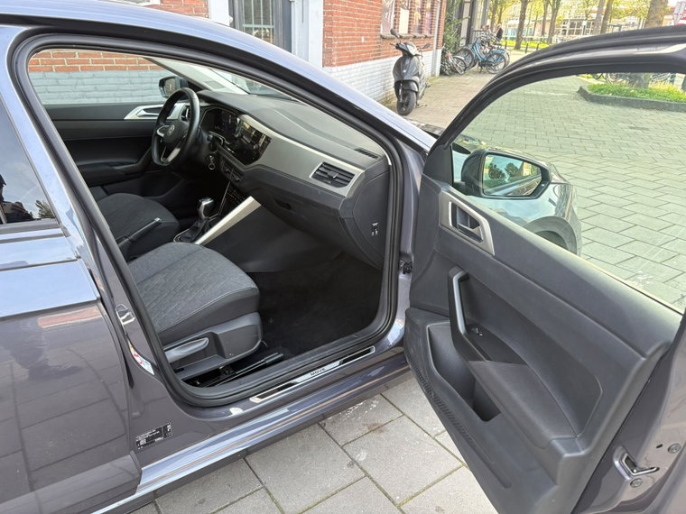 Vehicle Image 23