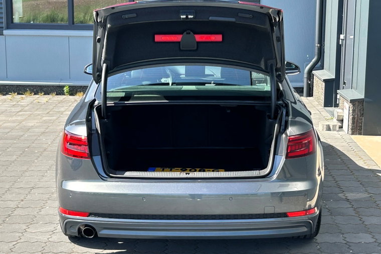 Vehicle Image 26