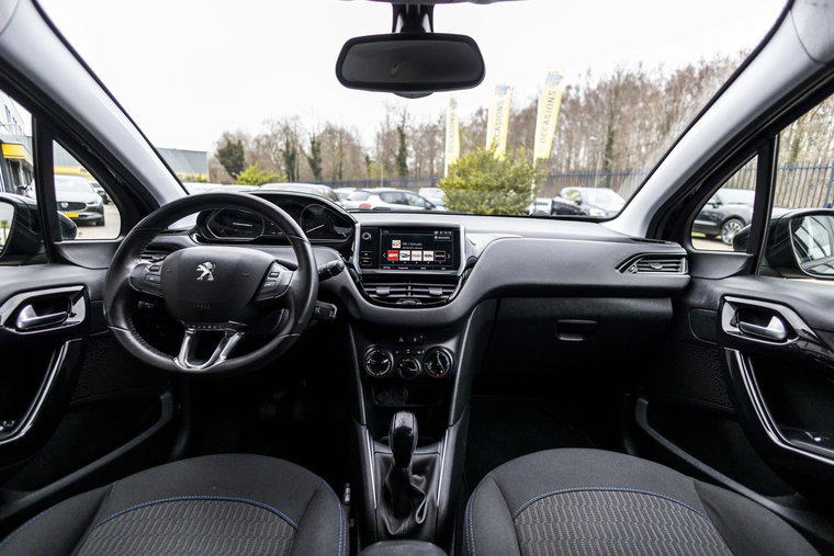 Vehicle Image 16