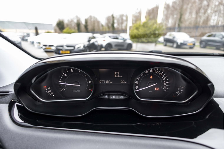 Vehicle Image 25