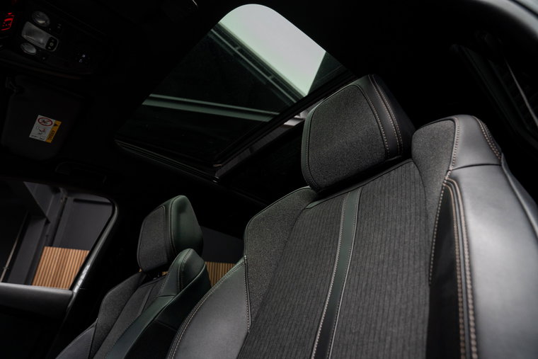 Vehicle Image 38