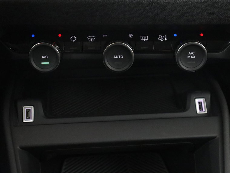 Vehicle Image 26