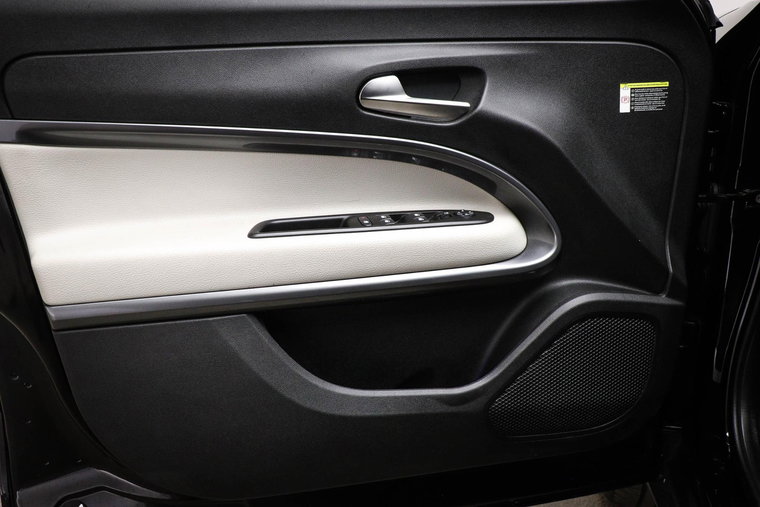 Vehicle Image 30