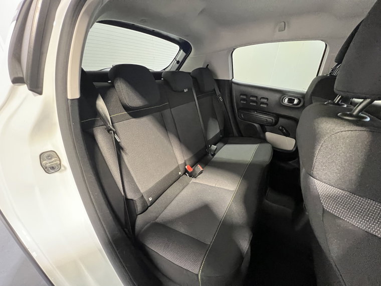 Vehicle Image 32