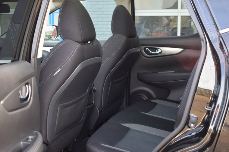 Vehicle Image 32