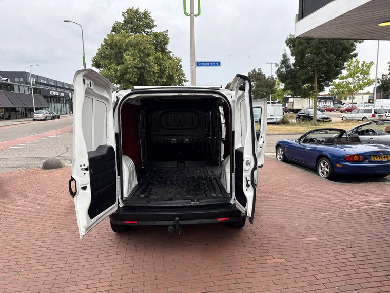 Vehicle Image 33