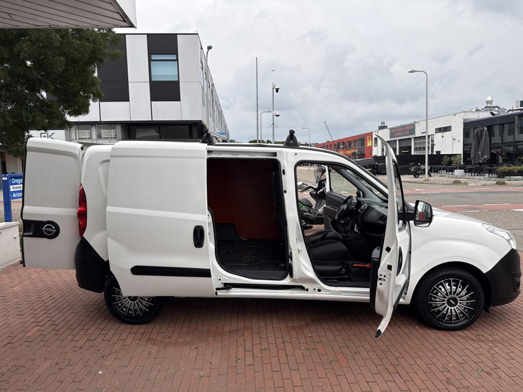 Vehicle Image 37
