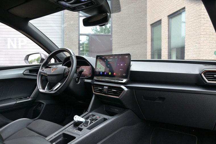Vehicle Image 8