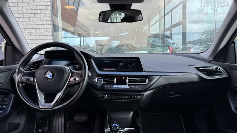 Vehicle Image 12