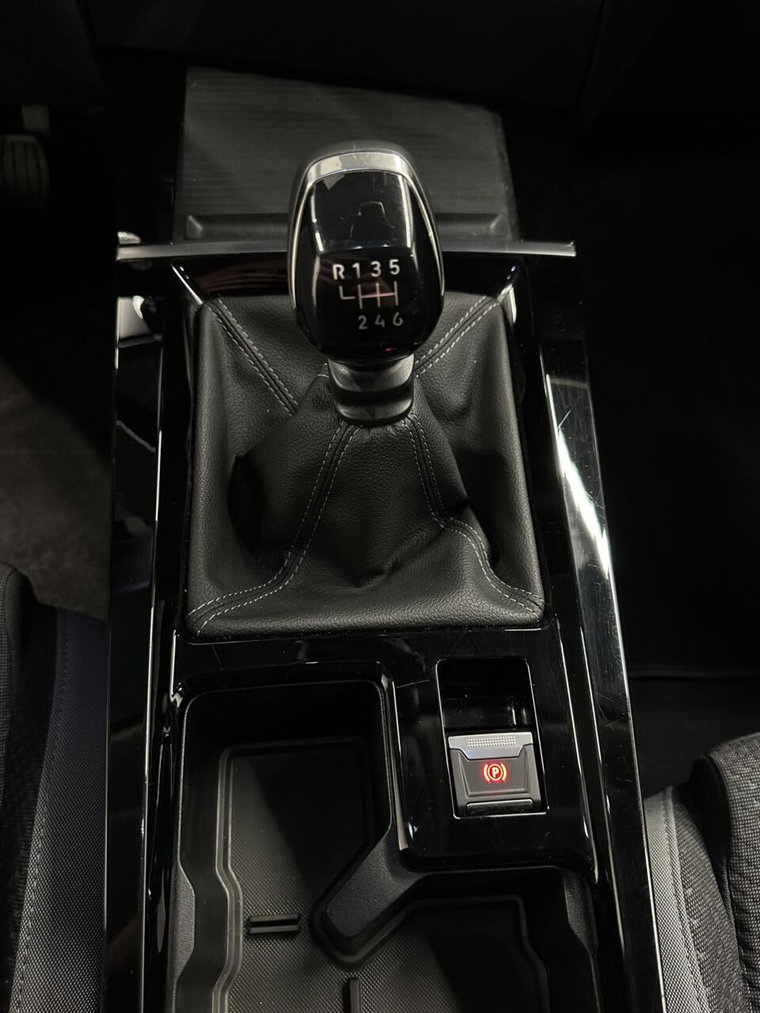 Vehicle Image 34