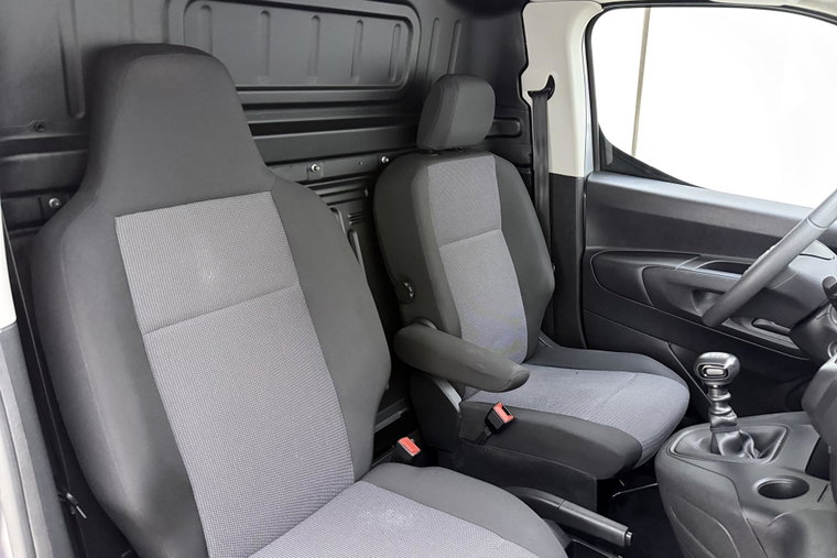 Vehicle Image 15