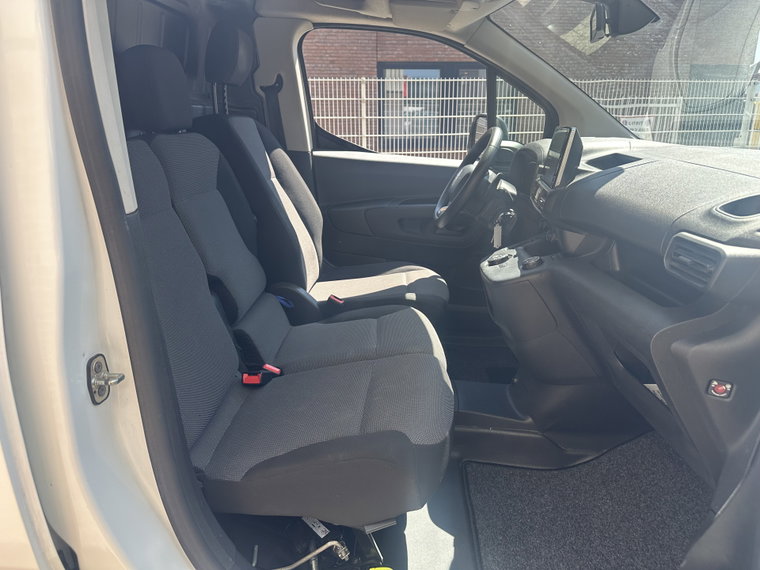 Vehicle Image 22