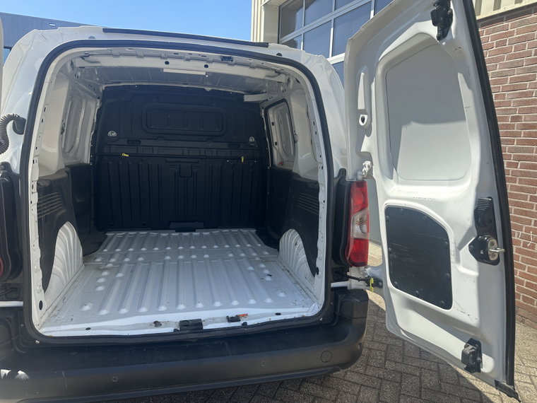 Vehicle Image 26