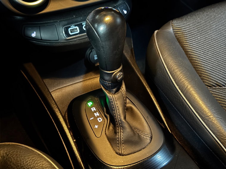 Vehicle Image 25