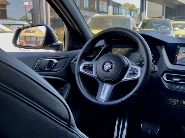 Vehicle Image 37