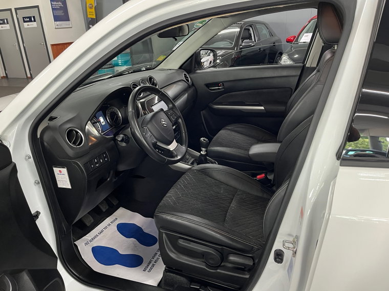 Vehicle Image 13