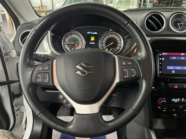 Vehicle Image 25