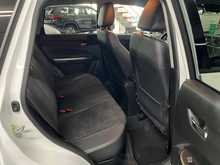 Vehicle Image 10