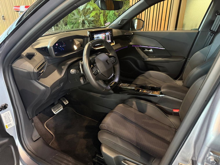 Vehicle Image 33