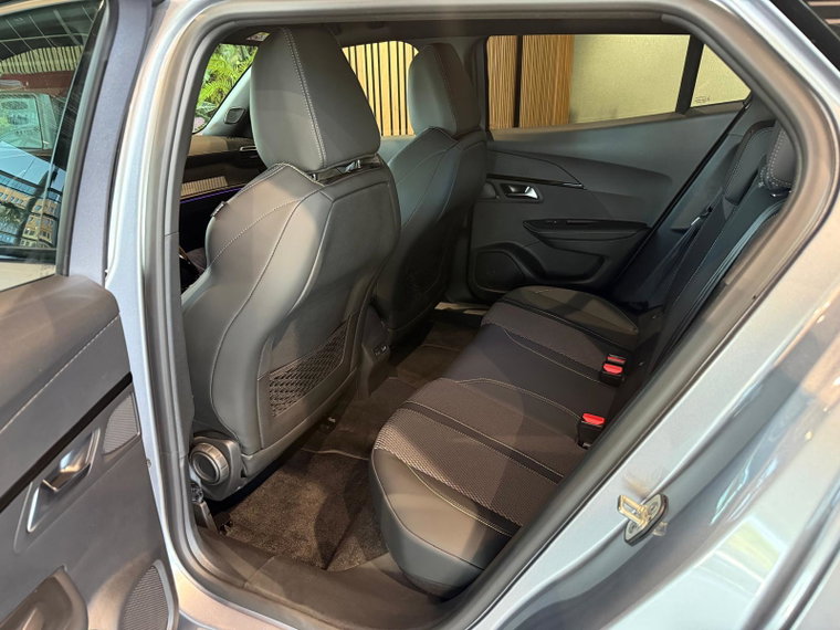 Vehicle Image 36