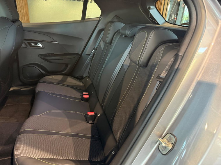 Vehicle Image 37